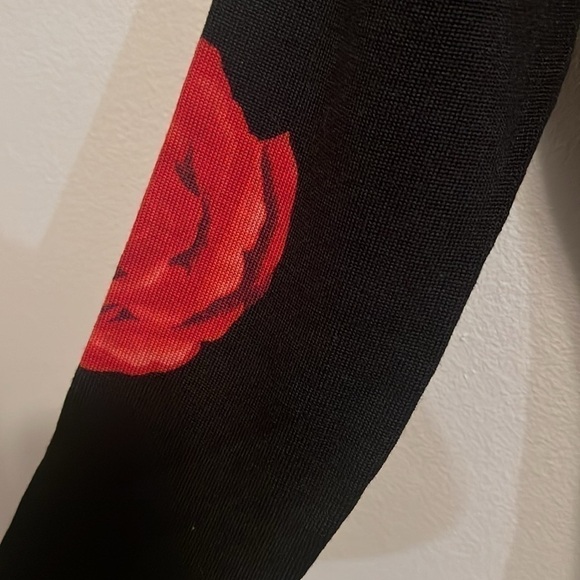 Bosch - black sweater with a red rose decor size S/M - Picture 5 of 9